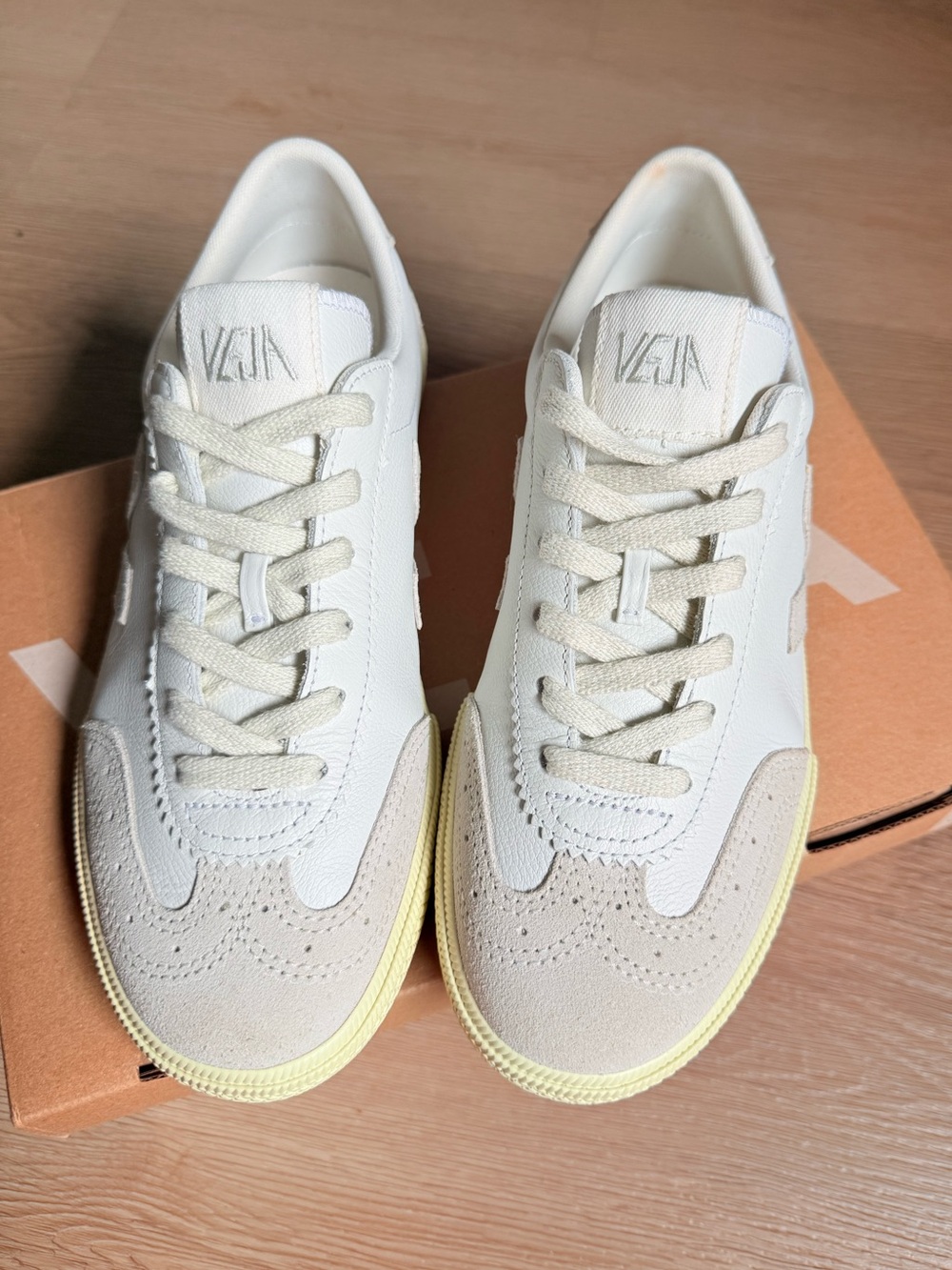 Veja Off-White and Cream Leather Low-Top Sneakers NEW!!!
